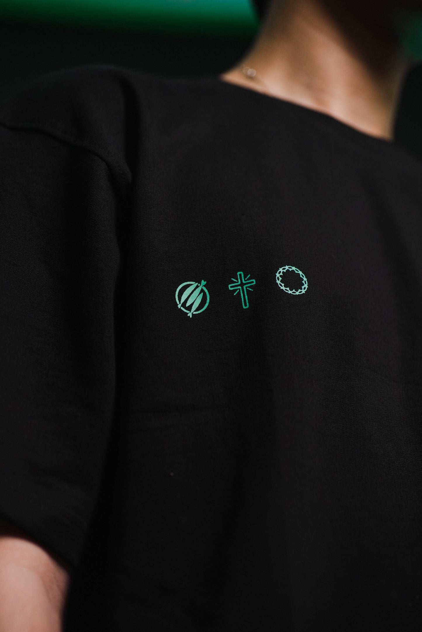 People Must Know Oversized Shirt (Black)